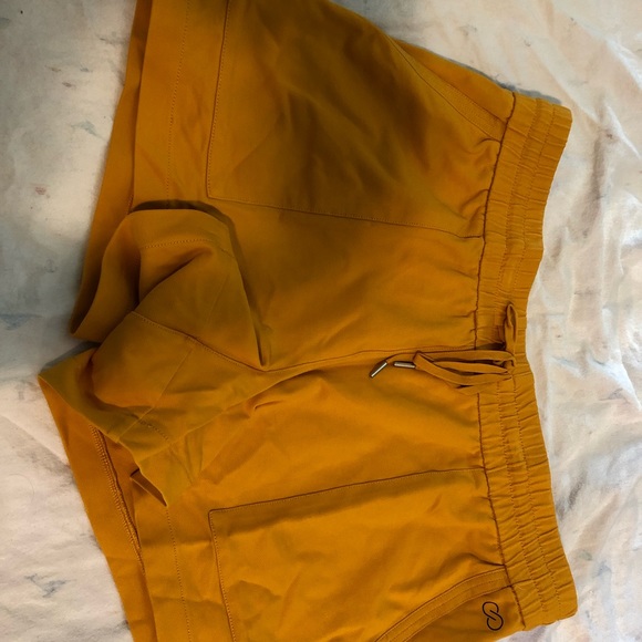 New Calia by Carrie Underwood mid rise short. 3.5“ inseam - Picture 5 of 5